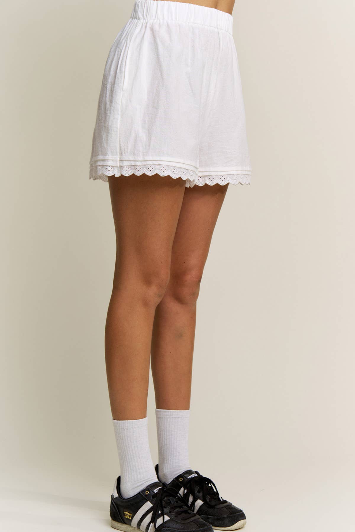 Effortless Feminine Lace Trim Cotton Shorts: Daisy / M