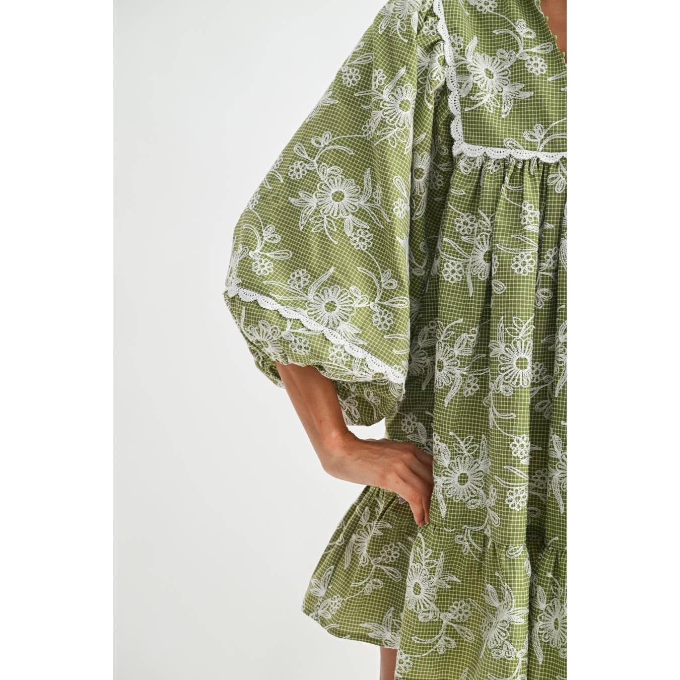 EMBROIDERED DRESS WITH BALLOON SLEEVES: MOSS GREEN/CREAM / S-M-L(3-2-1)