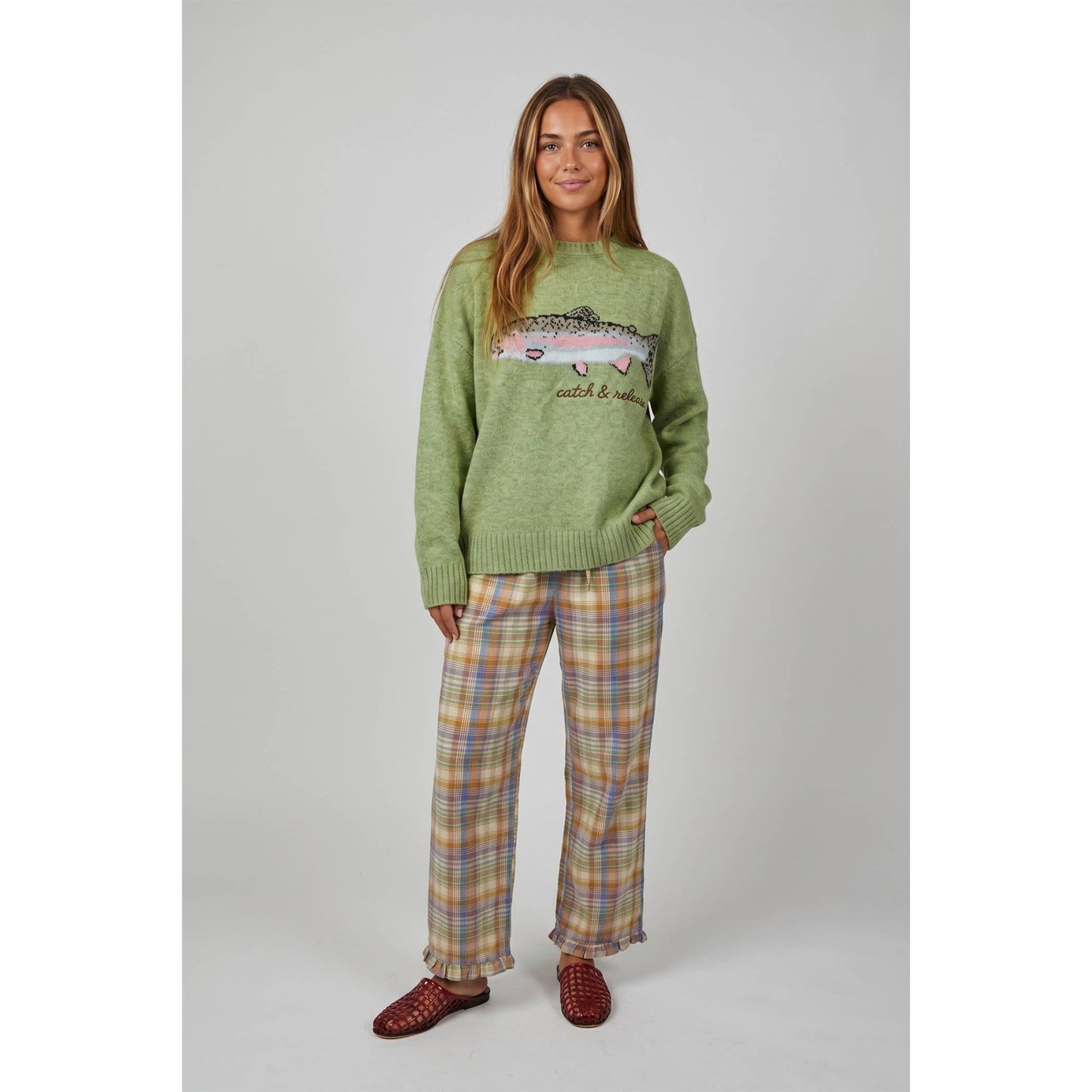 TF26-0628 - Fish sweater with "catch & release" embroidery: OFF WHITE / S-M-L(3-2-1)