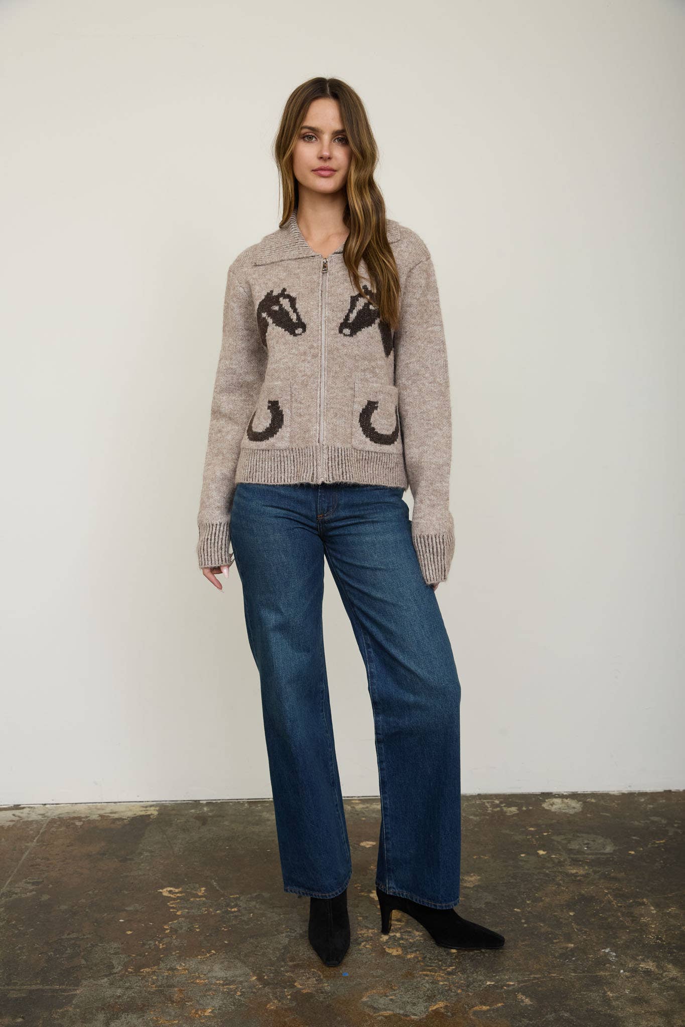 WESTERN JACQUARD COLLARED ZIP-UP KNIT CARDIGAN: LIGHT BROWN MULTI
