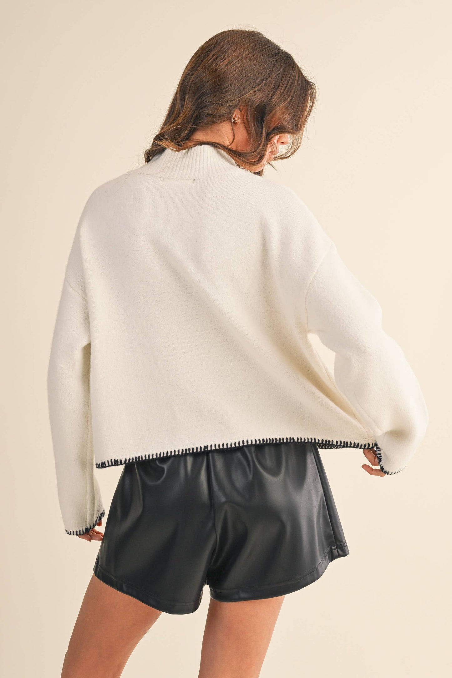 IT4414 MOCK NECK SWEATER TOP WITH FRONT POCKETS: IVORY / M