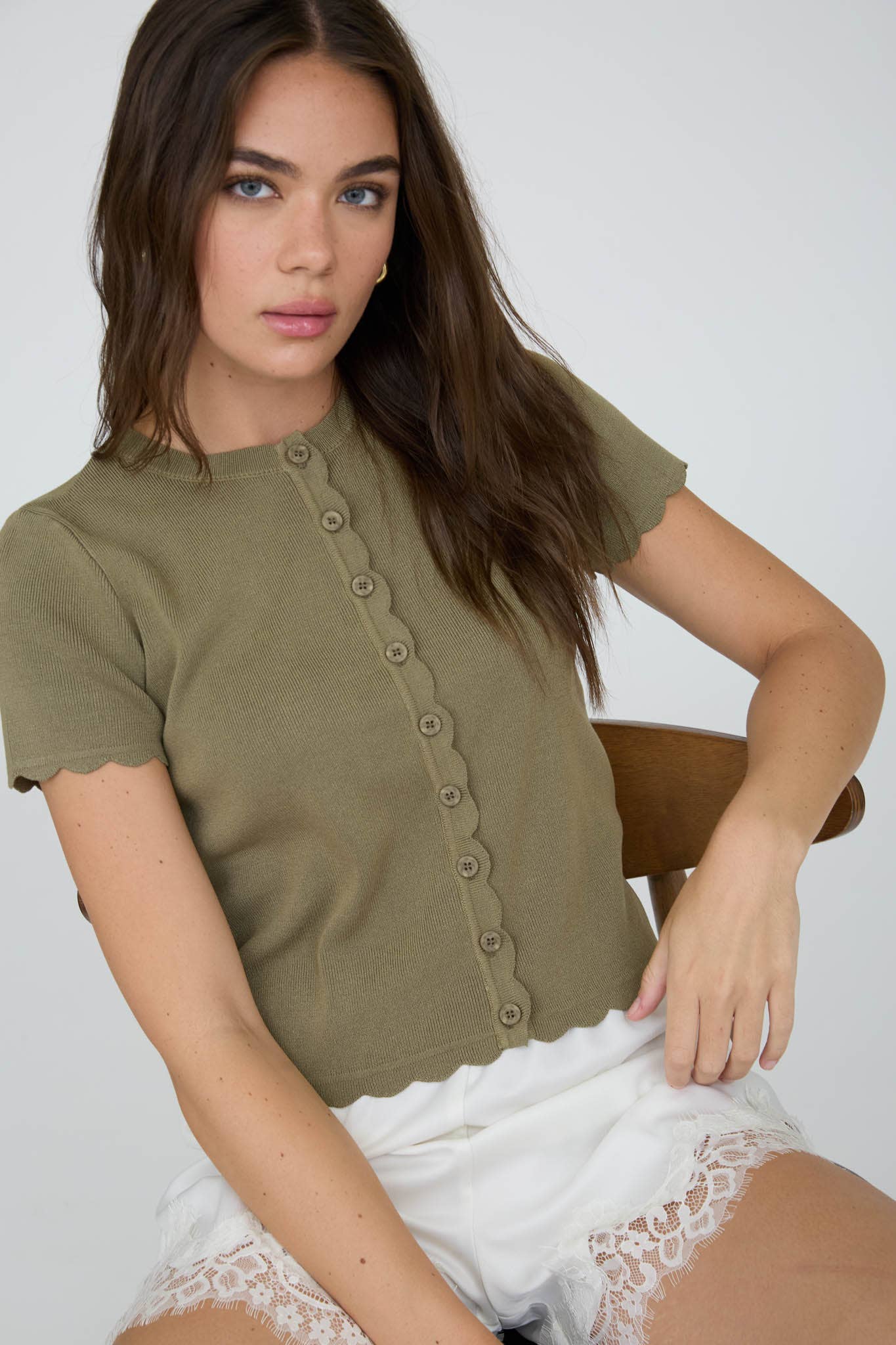 SCALLOPED SHORT SLEEVE BUTTON DOWN KNIT CARDIGAN : DUSTY BLUE