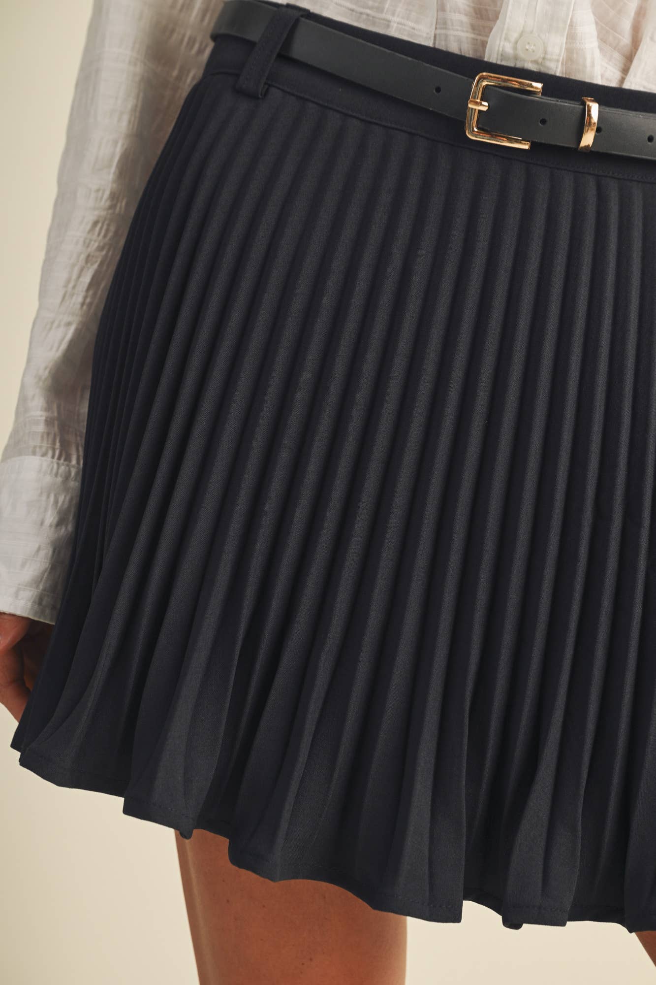 Belted Accordion Pleat Faux Leather Skirt: COCONUT SHELL / S