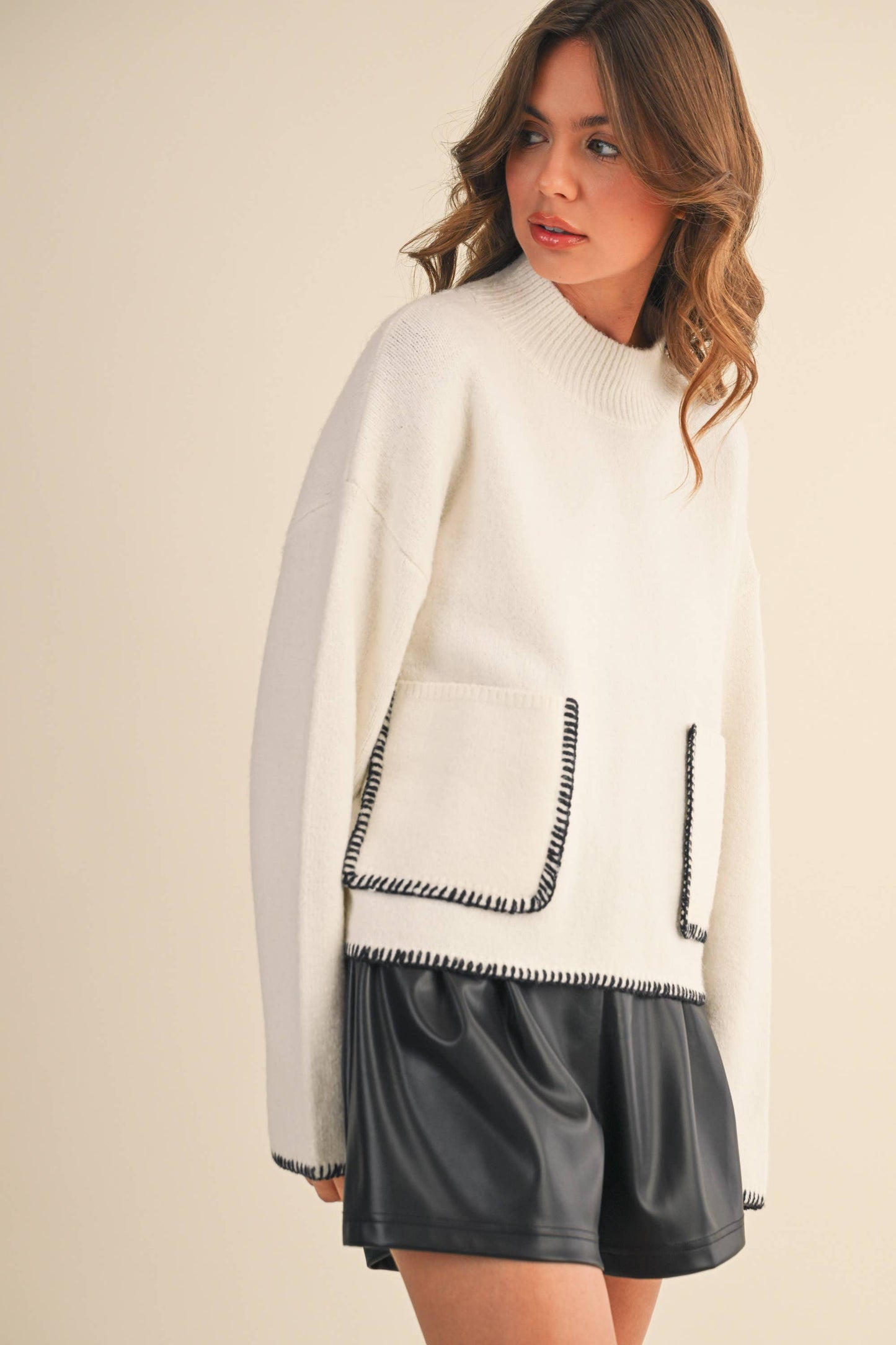 IT4414 MOCK NECK SWEATER TOP WITH FRONT POCKETS: IVORY / S