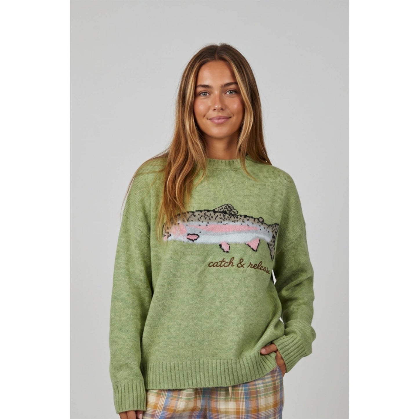TF26-0628 - Fish sweater with "catch & release" embroidery: OFF WHITE / S-M-L(3-2-1)